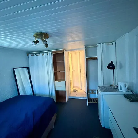 Fully Equipped Independent Room! Independante Equipee ! *